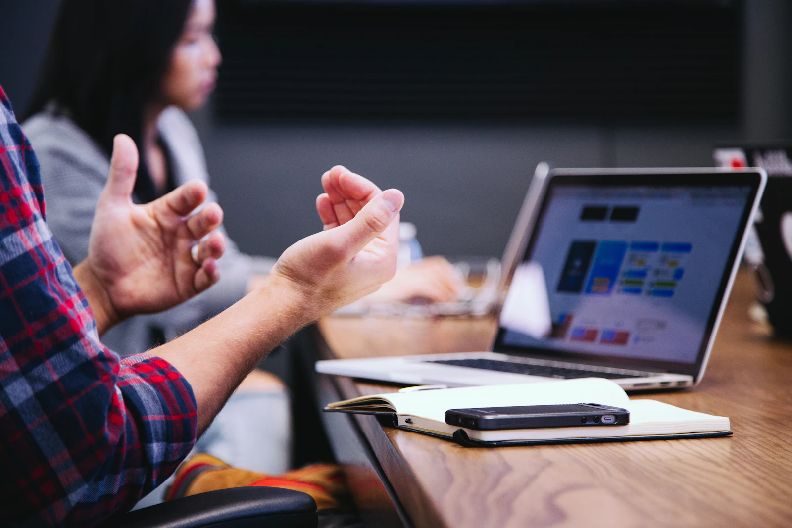 How to Respond to Negative Reviews Without Sounding Defensive